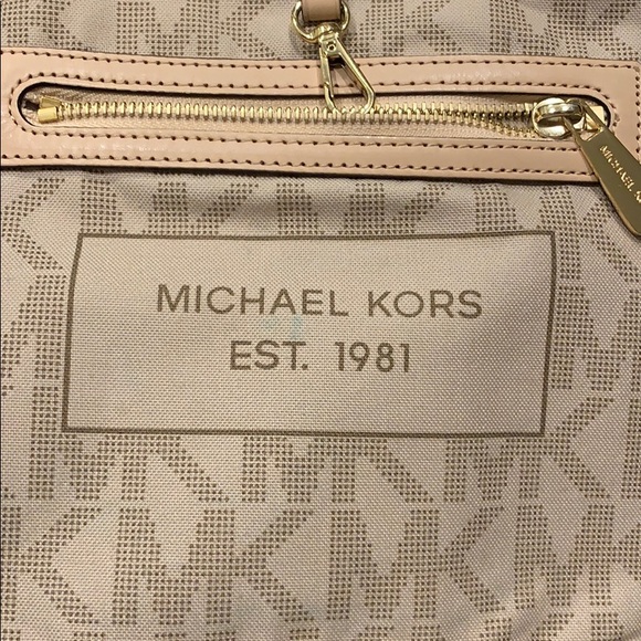 Michael Kors authentic tote - Picture 7 of 11